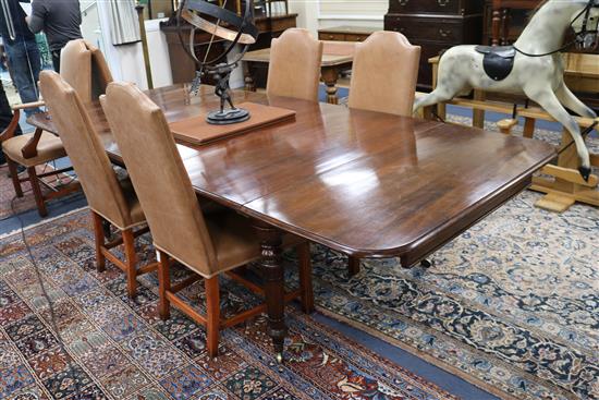 A Victorian mahogany extending dining table, W.4ft 2in. extends to 9ft 4in.